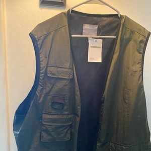 utility vest in khaki green